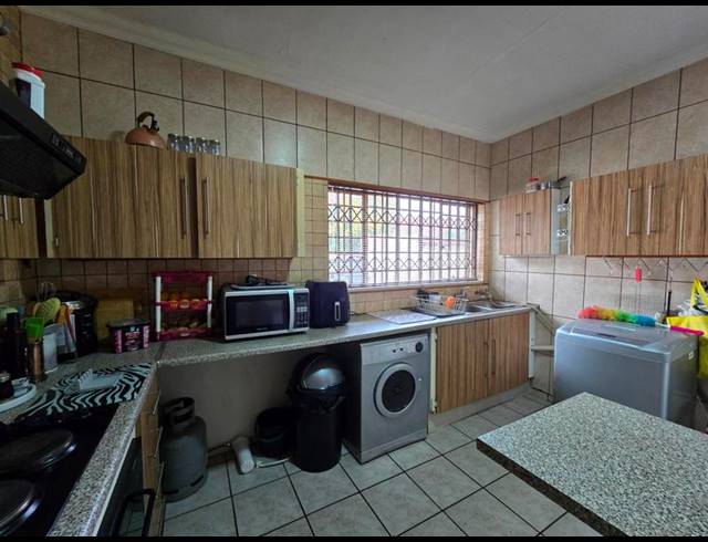 2 BEDROOM TOWNHOUSE FOR SALE IN THREE RIVERS PROPER